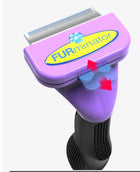 The Silk Comb cat grooming brush — in-use grooming view